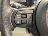 ステアリングにオーディオ操作スイッチが付いています。オーディオ画面に直接タッチしなくても操作が出来ますので、運転に集中できます。