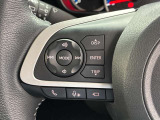 運転中、オーディオの操作をしてて、ハッとしたことはありませんか?ステアリングスイッチは、運転中でもハンドルでオーディオの操作が可能です。安全なドライブをサポートします。