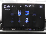 ラジオやテレビ、BluetoothR接続による音楽・通話再生に対応。さらに交通情報で渋滞や道路状況を確認でき、快適で安心なドライブをサポートします。
