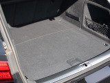 Audi正規ディーラーが高品質をお約束。高度な訓練・教育を受けたAudi専任メカニックが、100項目にもおよぶ精密な点検を実施。すべてクリアしたAudi車だけ、あなたのお手元に届けられるのです