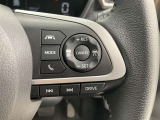 前方の車との車間を設定し、スピードを上げたり緩めたりを自動で行ってくれる追尾式の「レーダークルーズ」。上級装備の一つです!高級車にしかつかない嬉しい機能です。