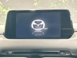 【マツダコネクトナビ】車内の雰囲気にマッチした一体型タイプのナビ。各種車輌設定やBluetooth再生等、様々な機能が楽しめます。直感的なダイヤル操作が可能で、使い勝手も良好です。