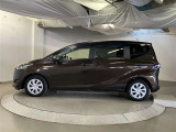 運転席側も電動スライドドアになってます。ショッピングなどでのお買い物時手がふさがっていてもドアに軽く触れるかリモコンで開閉できるので便利です!