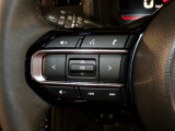 【ステアリングリモコン】ステアリングにオーディオ調節可能なスイッチが装備されていますので運転中でも視線をそらさずにオーディオの調節が可能です!