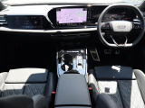 Audi正規ディーラーが高品質をお約束。高度な訓練・教育を受けたAudi専任メカニックが、100項目にもおよぶ精密な点検を実施。すべてクリアしたAudi車だけ、あなたのお手元に届けられるのです