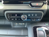 プラズマクラスター技術搭載フルオート・エアコンディショナー、運転席シートヒーター、充電用USBジャック(急速充電対応タイプ2個付)付き。