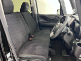 【運転席シート】ゆったりと広々した空間です。ストレスなく運転ができますよ!