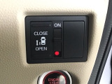 【パワースライドドア】助手席側がパワースライドドアになっており、運転席のスイッチやスマートキーでも開閉が可能です!開口部も広いので乗り降りも楽々♪