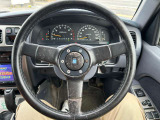 運転時に使用する部分になります。握りやすく、回しやすいかが運転ストレスを左右しますね。