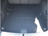 Audi正規ディーラーが高品質をお約束。高度な訓練・教育を受けたAudi専任メカニックが、100項目にもおよぶ精密な点検を実施。すべてクリアしたAudi車だけ、あなたのお手元に届けられるのです