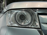 LEDヘッドライトは、点灯の瞬間から最大光量を発揮し、突然暗くなるトンネルなどでの安定感を高めます。