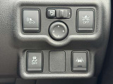 最近はほんとに安全装備は必須ですよね。。こちらの車にも衝突被害軽減ブレーキ、踏み間違い防止装置、車線逸脱警報付いてます!安全運転を心がけ、ノートePOWERと一緒に素敵なカーライフをお楽しみください☆
