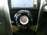 快適オートエアコン付♪設定温度をキープし車内を快適な温度に保ちます♪
