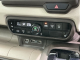 運転席側にはシートヒーターが付いています!寒い日に便利な装備ですね。