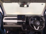 【前方視界】開放的な前方視界!運転がしやすく疲れにくいです♪窓が大きく、見通しがとっても良いおクルマですよ♪