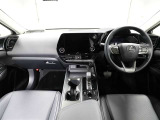 上質で落ち着いた印象のインパネ。視界も広々で運転しやすいです。