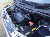 【エンジンルーム】スズキ自販島根では、末永く安心して乗って頂ける様に整備のスペシャリストがしっかり点検・整備して納車いたします。スズキ自販島根は県内8店舗で皆様のご来店お待ちしております。