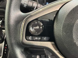 ステアリングにオーディオ操作スイッチが付いています。オーディオ画面に直接タッチしなくても操作が出来ますので、運転に集中できます。