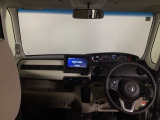 【前方視界】開放的な前方視界!運転がしやすく疲れにくいです♪窓が大きく、見通しがとっても良いおクルマですよ♪