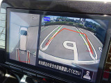 【アラウンドビューモニター&バックモニター】クルマを真上から見下ろしているかのような映像が表示され、周囲の状況がひと目で把握できるので、安心してスマートに駐車できます。駐車が苦手な方にオススメです!