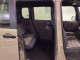 スライドドアだから、隣の車との距離が近い駐車場でも安心。チャイルドシートへの乗せ降ろしや、大きな荷物の積み込みもストレスなく行えます。
