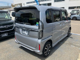ホンダセンシング装着車となっております。衝突軽減ブレーキ、誤発進抑制機能、歩行者事故低減ステアリング、路外逸脱抑制機能、アダプティブクルーズコントロール、車線維持支援システム他、安全運転を幅広く支援。