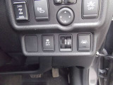 ・VDC装備なので4WDとあわせて滑る路面で安定した走行が可能です。・LDW(車線逸脱警報装置)も付いています。