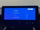 無線でBluetooth搭載機器を接続出来スマートフォンを接続して音楽を聴いたり、ハンズフリーで電話も可能です!イヤホンコードの煩わしさから解放、断線の可能性減少。快適な運転を提供します!