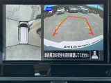 アラウンドビューモニターです。上空からお車の周りを見る感覚で表示されますので、車庫入れも簡単