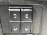 運転席と助手席にはシートヒーター機能付き!直ぐに暖かくなる為、真冬の寒い朝一には重宝される嬉しいアイテムです!