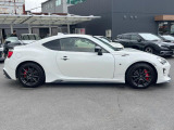 高透明度のガラス皮膜で撥水はもちろん、上質なツヤ・光沢を実現。紫外線や酸性雨から大切な愛車を保護し、色あせ・劣化を防止。「弾スプラッシュコート」、「弾プリミッサコート」からお選びいただけます。