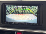 【バックカメラ】駐車時に後方がリアルタイム映像で確認できます。大型商業施設や立体駐車場での駐車時や、夜間のバック時に大活躍!運転スキルに関わらず、今や必須となった装備のひとつです!