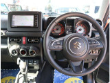 お車選びをお楽しみ頂けるよう、在庫車の展示スペースを十分に確保しております。