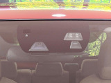 【スマートシティブレーキサポート】低速走行中に前方の車両等を認識し、衝突しそうな時は警報とブレーキで衝突回避と被害軽減をアシスト。より安全にドライブをお楽しみいただけます。