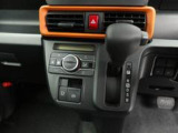 納車前に12ヶ月点検・エンジンオイル交換・ バッテリー交換・ワイパーゴム交換・キーレス、キーフリーの電池交換を実施しております。ダイハツの整備士がきっちりと点検したお車をお届けいたします!