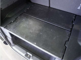 ◆荷室用ユーティリティーボード◆荷室を上下に分割して有効活用!反転させれば濡れたアイテムを載せられるワイパブル仕様に。