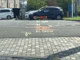 人気のヘッドアップディスプレイ!現在の車速、ナビゲーション・システムによるルート案内の矢印表示、チェック・コントロール、前車接近警告など、さまざまな情報をドライバーの視界内に直接表示いたします!
