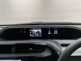 メーターが運転席から見やすいインパネ中央部に配置してるので走行中の視線移動が少なく快適です。