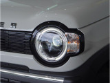 【ヘッドライト】省電力で長寿命の明るく運転しやすいLEDヘッドランプです。明るく照らすので暗い夜道からお客様を守ってくれます。お近くのスズキ自販島根までお越しください。