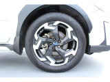 タイヤサイズは225/55R18 純正アルミホイール装着です!