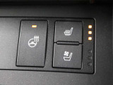 本革シートには、背もたれと座面から爽やかな風が吹き出るシートベンチレーション機能を搭載。夏の暑い日にもシートと密着している背中や足腰の蒸れを防ぎ、快適なドライブを楽しむことができます。