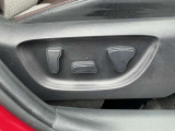 運転席にはパワーシートがついてます