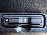 ■【ETC車載器】が装備されています。セットアップをしてお渡しとなり、ETCカードを差し込むだけで高速道路の利用が可能です。