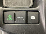 省燃費で走るECONモード、伸びのいい加速感をもたらすSPORTモード、モーターだけで走ることでエンジン音を抑えるEVモードと、気分や状況にあわせて走りのテイストが選べるスイッチを採用しています♪