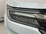 LEDヘッドライトは、点灯の瞬間から最大光量を発揮し、突然暗くなるトンネルなどでの安定感を高めます。