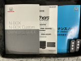 スマートキーは鍵をバッグに入れたままでもドアロックの開閉やエンジンのON・OFFができます。夜間や雨の日も鍵を探さなくて良いので便利です。