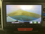 【バックカメラ】運転が苦手な方も車庫入れラクラクです!ギアをリバースに入れれば自動的に切り換わりますので、面倒な操作は不要です♪狭い駐車場もお車を傷つけず安心ですね!
