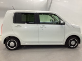 後席プライバシーガラス仕様! 車内が見えにくい設計です。