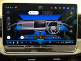 3ゾーンフルオートエアコンを装備。運転席と助手席、後部座席がそれぞれ独立して温度の設定ができます。