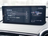 こちらのお車には先進安全装備が多数搭載されています。衝突被害を回避あるいは軽減するためのブレーキや、後方死角からの接近警報、車線逸脱を防止する警報装置など、詳しくはスタッフまでお尋ねください。